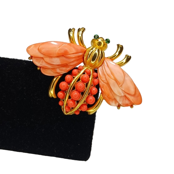 Rare Signed Hattie Carnegie Vintage Bee Peach Lucite Coral Colored Brooch Pin - Picture 13 of 16